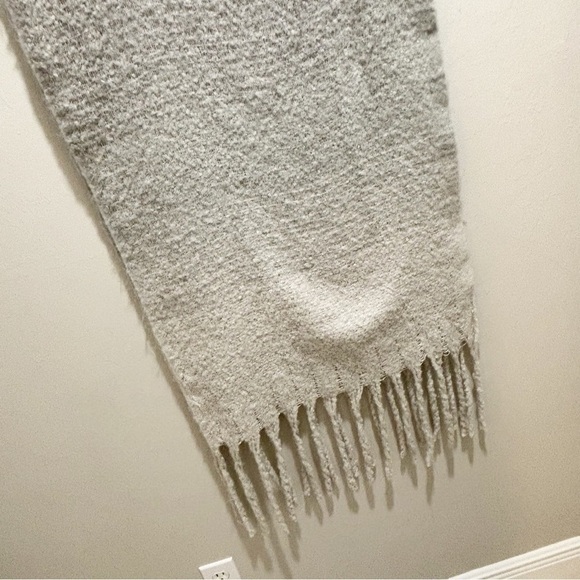 MER SEA Always by the Sea Women’s Gray Ombré Classic Cozy Wrap Scarf Fringed OS - Picture 9 of 10